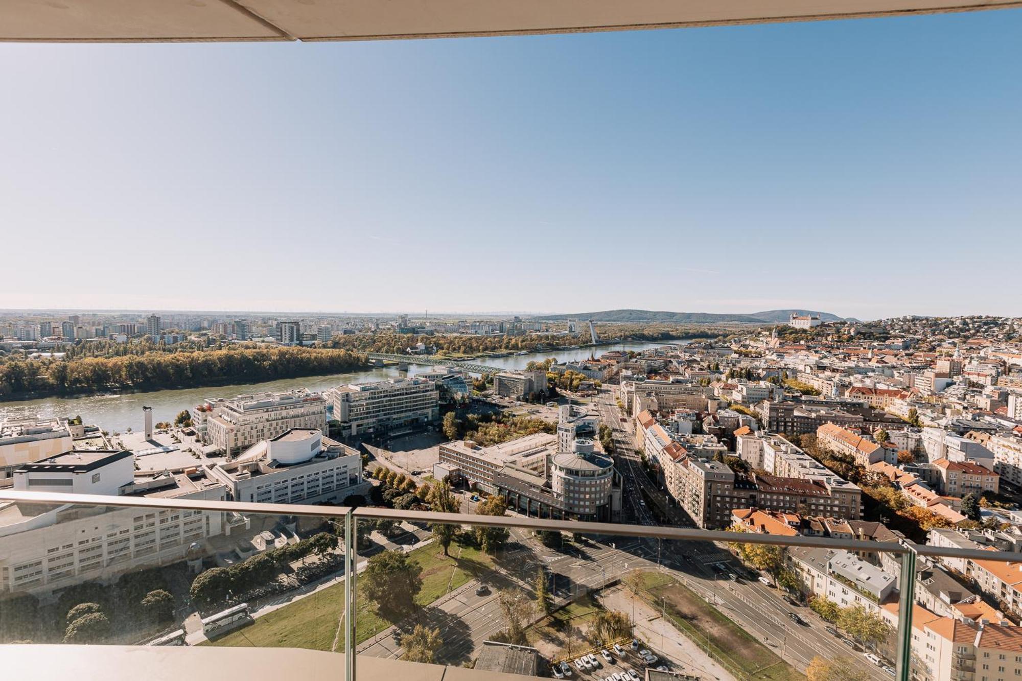 Skau Blue Residence In Sky Park 21 Floor 2 Tower Panoramic View Free Parking Bratislava Exterior photo